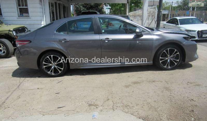 2018 Toyota Camry SE 4dr Sedan full