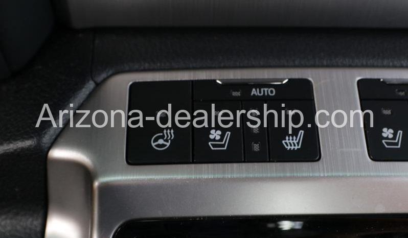 2020 Toyota Land Cruiser Base AWD 4dr SUV full