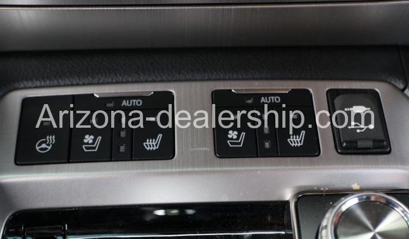 2020 Toyota Land Cruiser Base AWD 4dr SUV full