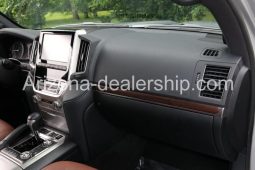 2020 Toyota Land Cruiser Base AWD 4dr SUV full