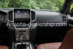 2020 Toyota Land Cruiser Base AWD 4dr SUV full