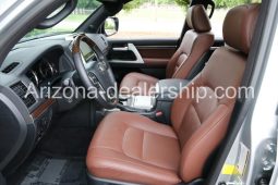 2020 Toyota Land Cruiser Base AWD 4dr SUV full