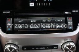 2020 Toyota Land Cruiser Base AWD 4dr SUV full