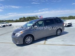 2020 Toyota Sienna XLE full