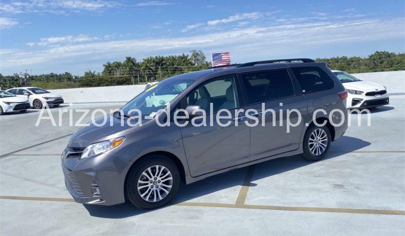 2020 Toyota Sienna XLE full