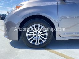 2020 Toyota Sienna XLE full