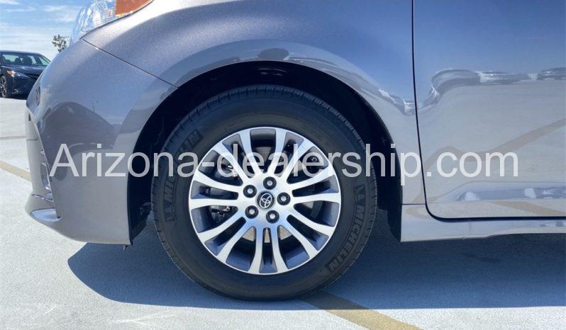 2020 Toyota Sienna XLE full