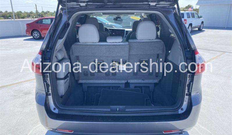 2020 Toyota Sienna XLE full