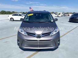 2020 Toyota Sienna XLE full