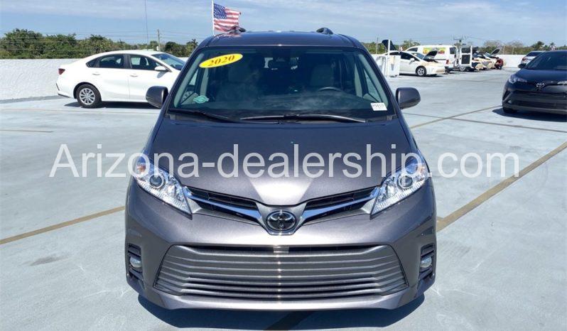 2020 Toyota Sienna XLE full