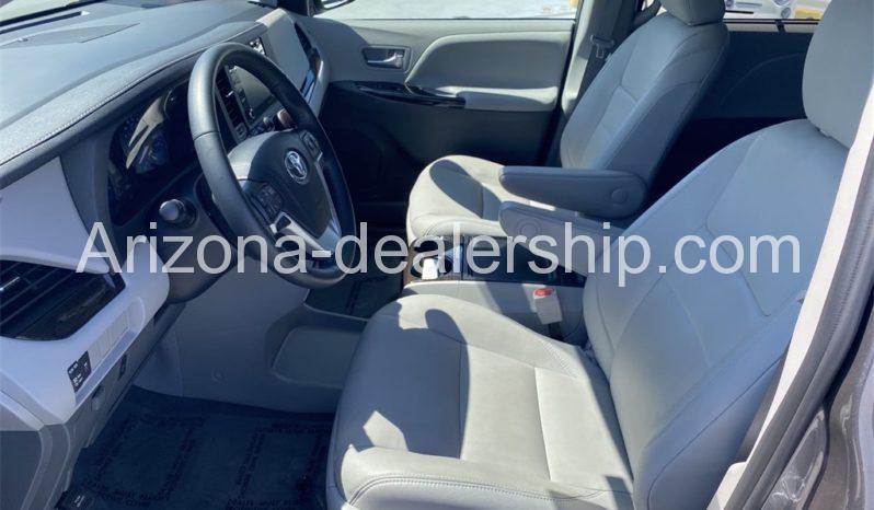 2020 Toyota Sienna XLE full