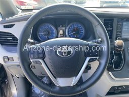 2020 Toyota Sienna XLE full