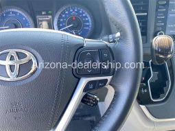 2020 Toyota Sienna XLE full