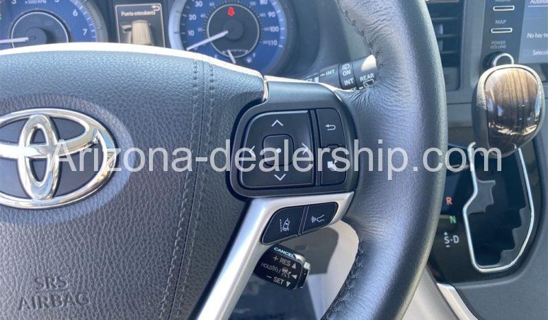 2020 Toyota Sienna XLE full