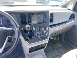 2020 Toyota Sienna XLE full