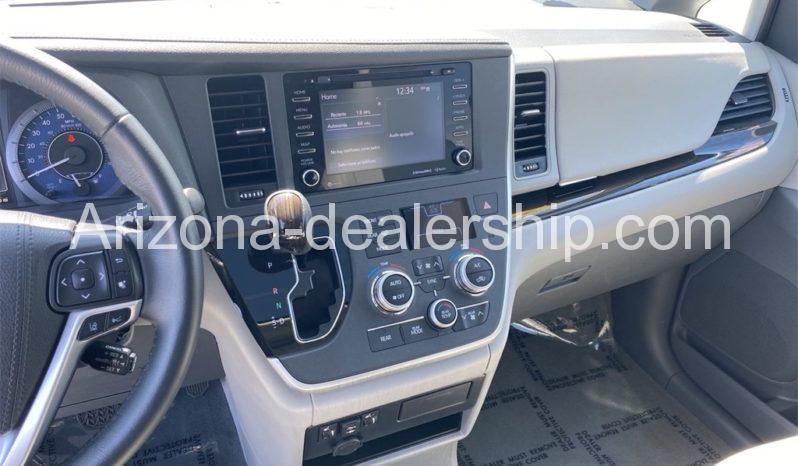 2020 Toyota Sienna XLE full