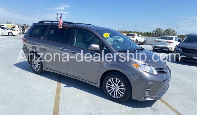 2020 Toyota Sienna XLE full