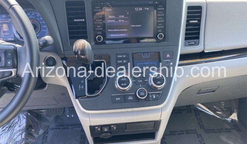 2020 Toyota Sienna XLE full