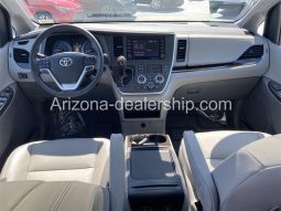 2020 Toyota Sienna XLE full