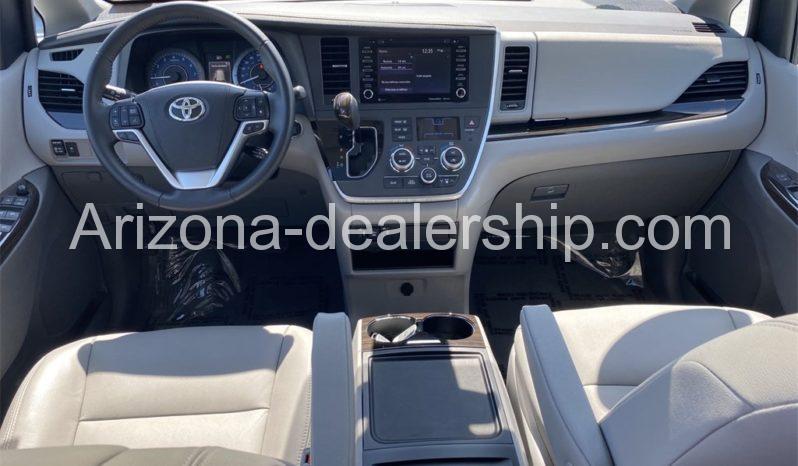 2020 Toyota Sienna XLE full