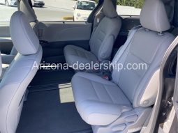 2020 Toyota Sienna XLE full