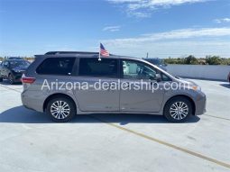 2020 Toyota Sienna XLE full