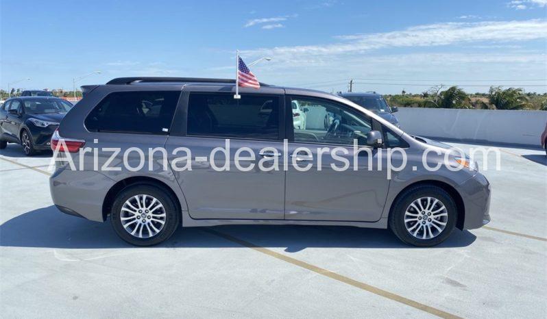 2020 Toyota Sienna XLE full