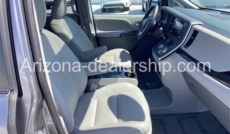 2020 Toyota Sienna XLE full