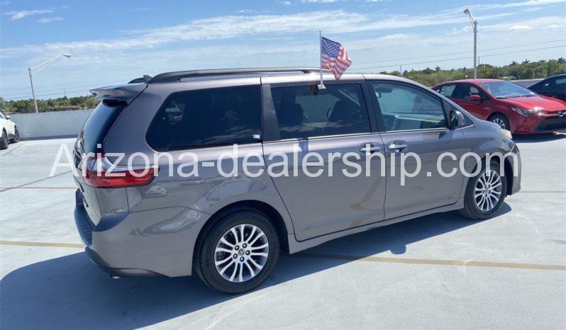 2020 Toyota Sienna XLE full