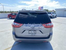 2020 Toyota Sienna XLE full