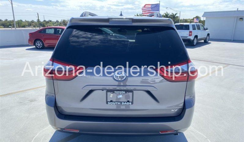 2020 Toyota Sienna XLE full