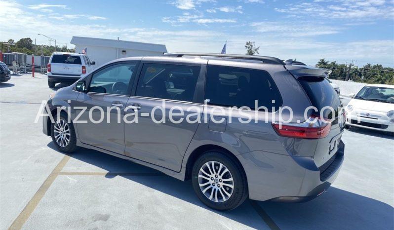 2020 Toyota Sienna XLE full