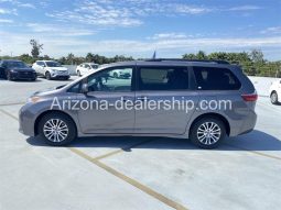 2020 Toyota Sienna XLE full