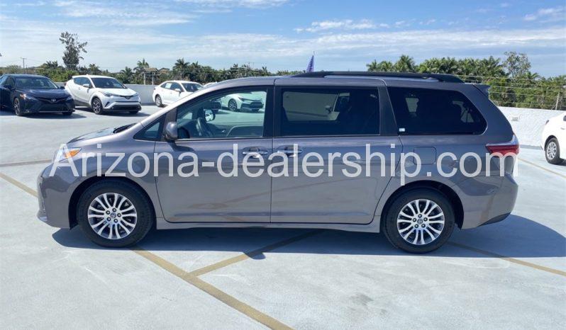 2020 Toyota Sienna XLE full