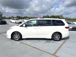 2020 Toyota Sienna XLE Premium full