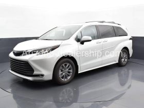 2022 Toyota Sienna  XLE 8-Passenger 4dr Minivan (2.5L 4cyl gas/electric hybrid CVT)