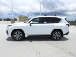 2022 Lexus LX 600 full