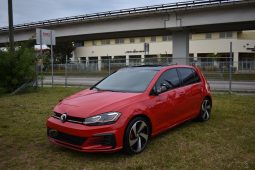 2019 Volkswagen Golf SE full