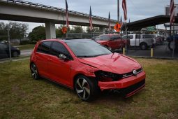 2019 Volkswagen Golf SE full