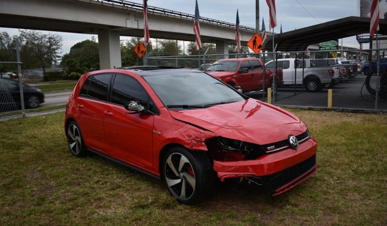 2019 Volkswagen Golf SE full