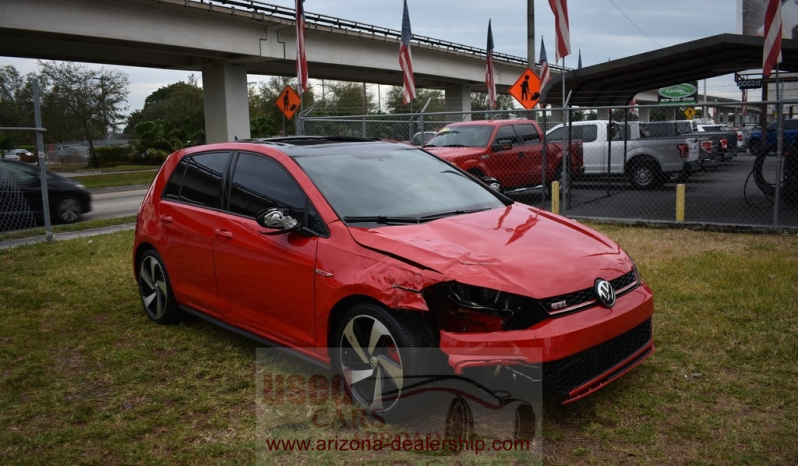 2019 Volkswagen Golf SE full