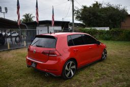 2019 Volkswagen Golf SE full