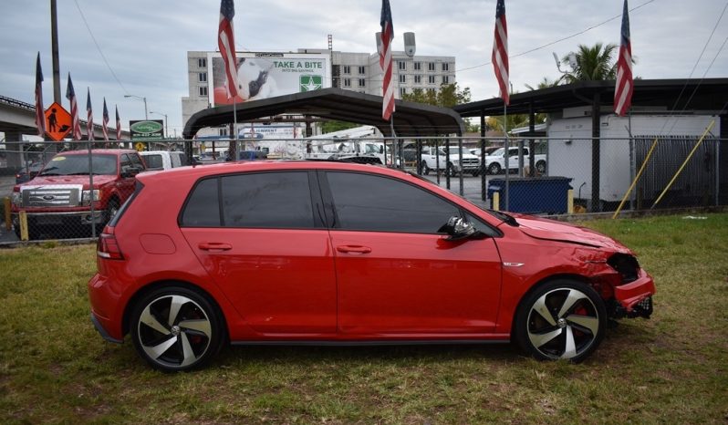 2019 Volkswagen Golf SE full