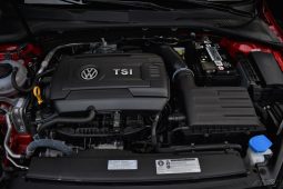 2019 Volkswagen Golf SE full