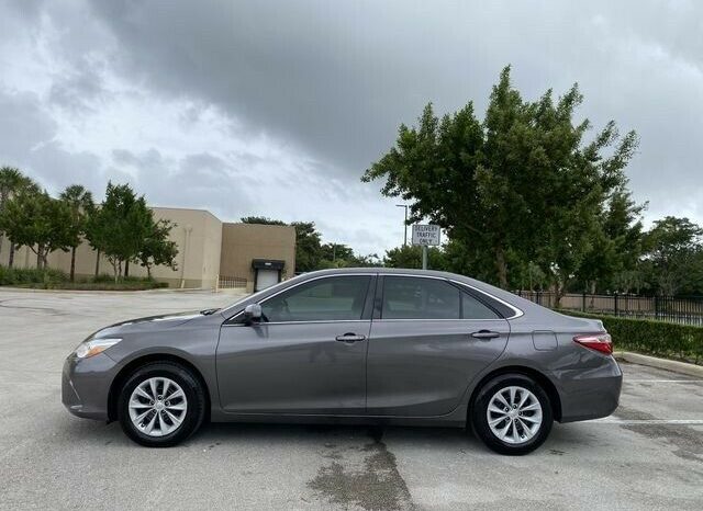 2017 Toyota Camry LE full