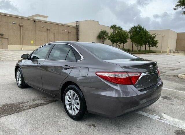 2017 Toyota Camry LE full