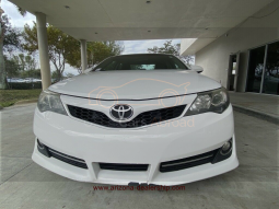 2013 Toyota Camry SE full