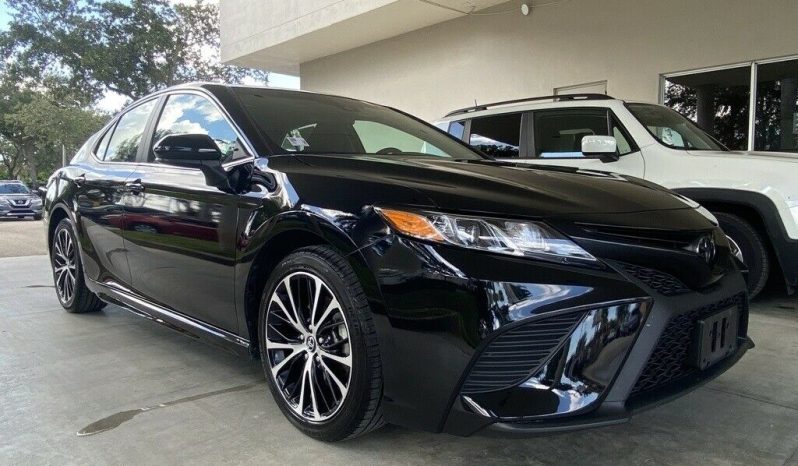 2019 Toyota Camry SE full