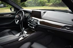 2019 BMW 5-Series 530i full