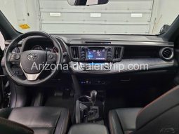 2017 Toyota RAV4 SE full